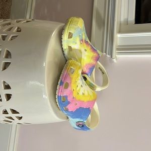 Tie dye crocs size 4